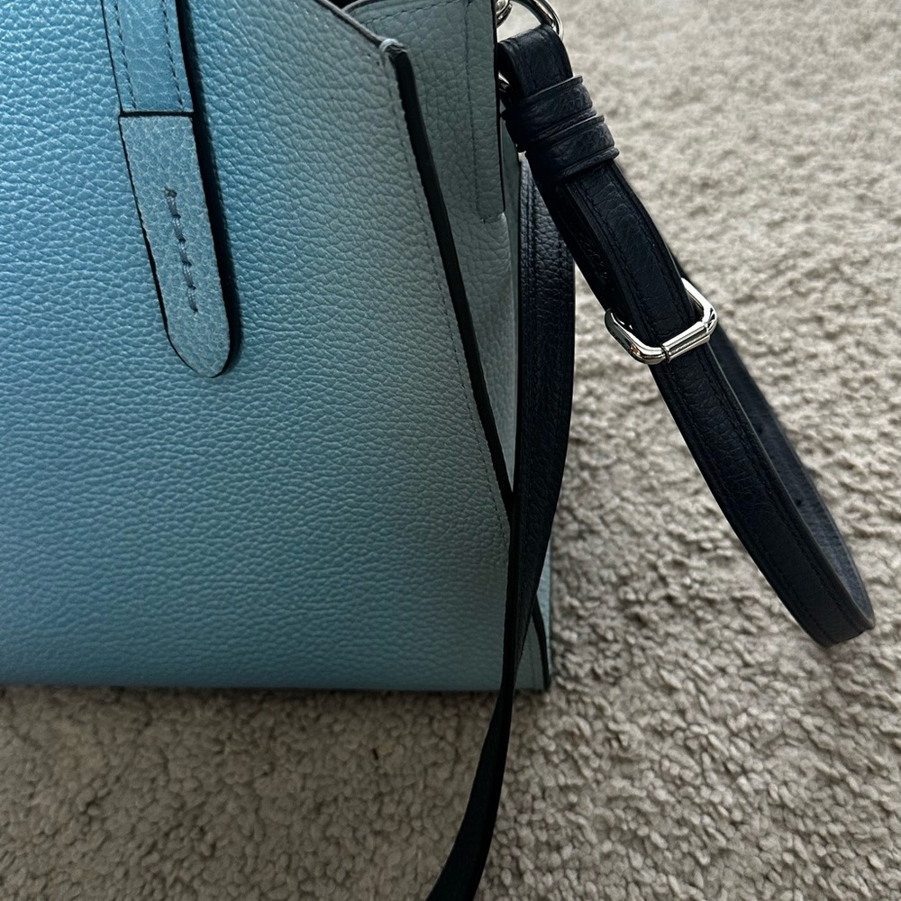Coach , mixed blues, zippered closure - Picture 8 of 17